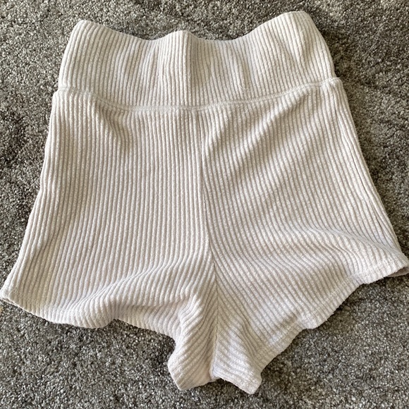 Ribbed Shorts - Picture 3 of 3